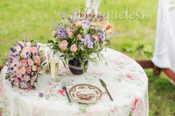 Arreglos florales para tus eventos - Banquetes.mx